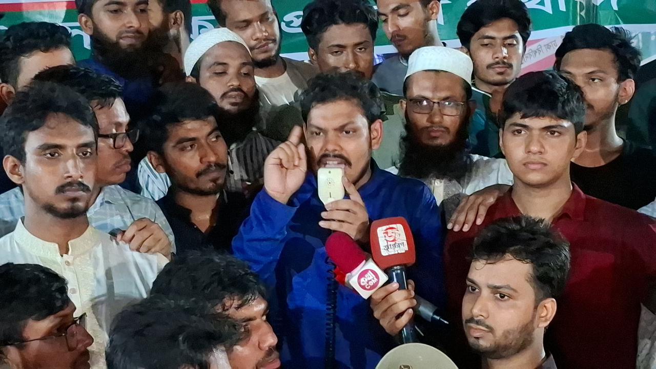 জাতীয় পার্টি নিষিদ্ধের দাবিতে ঢাকা বিশ্ববিদ্যালয়ে বিক্ষোভ