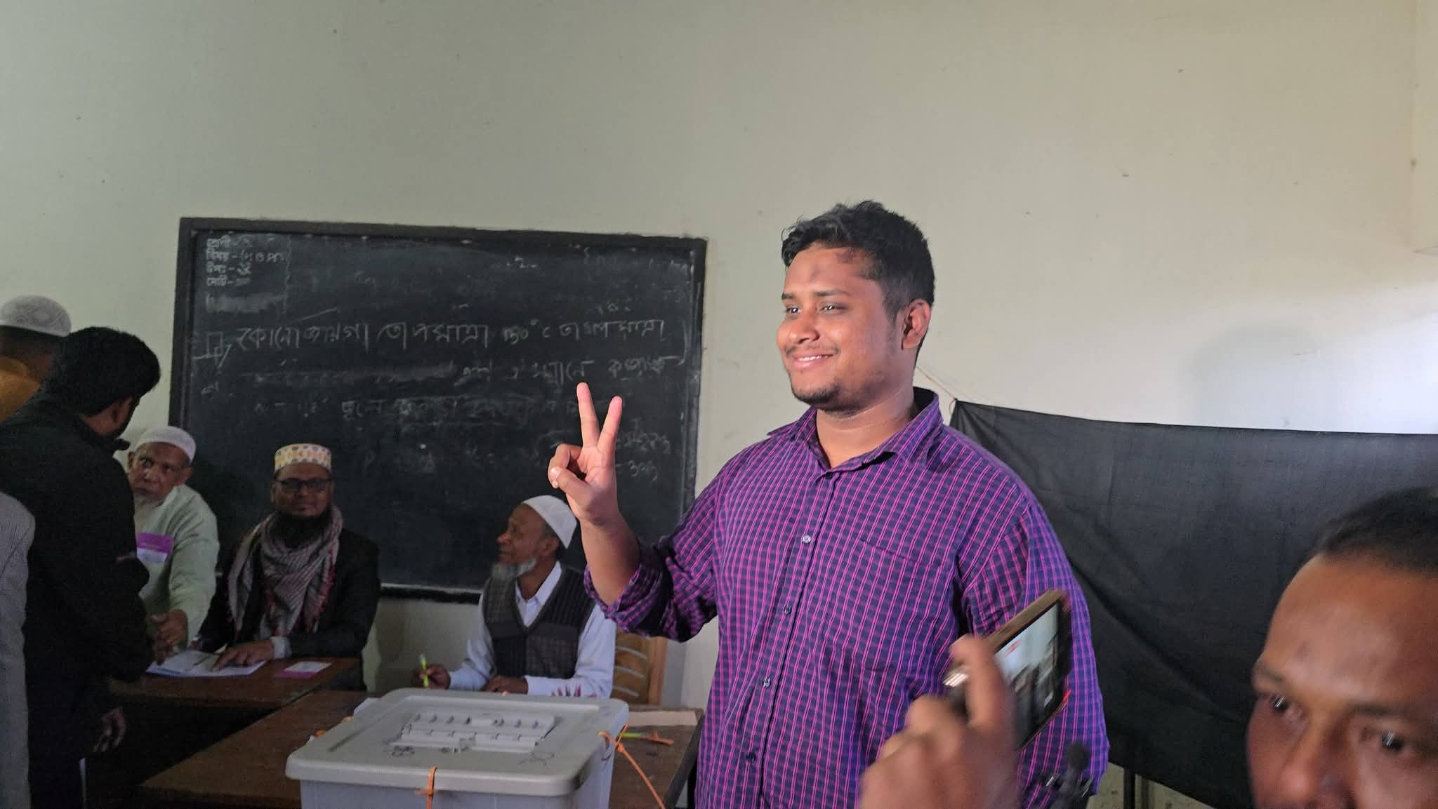 বিপুল ভোটে এগিয়ে হাসনাত আবদুল্লাহ