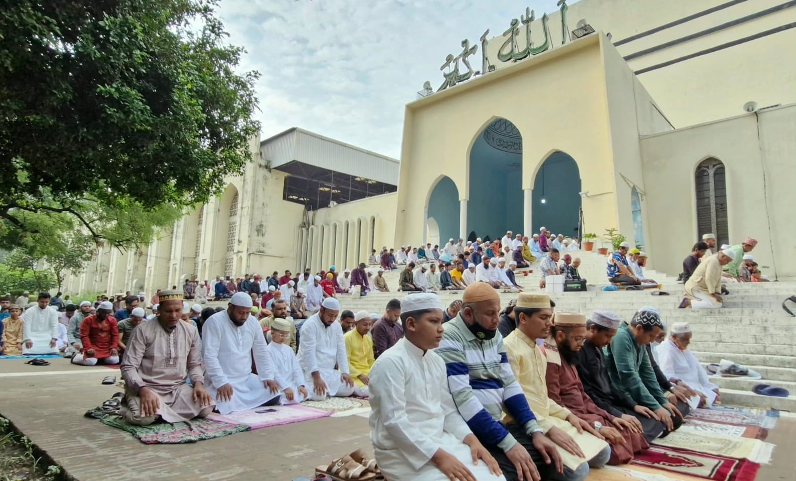 বায়তুল মোকাররমে ঈদের প্রথম জামাত অনুষ্ঠিত