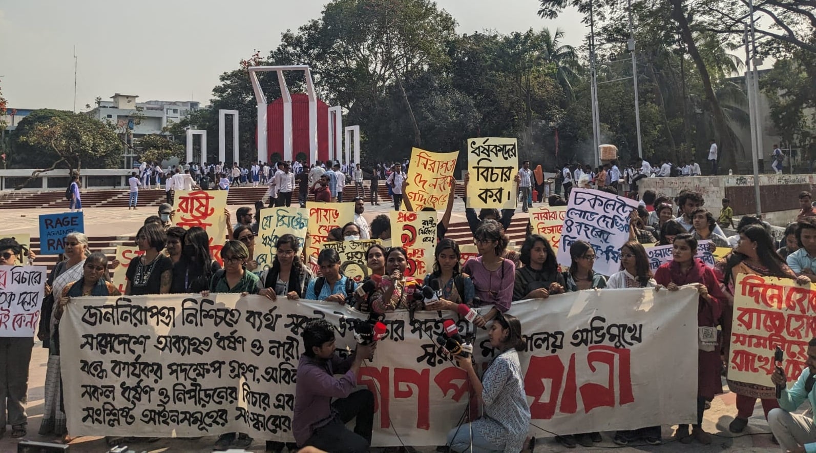 স্বরাষ্ট্র উপদেষ্টার পদত্যাগের দাবিতে ২৪ ঘণ্টার আলটিমেটাম