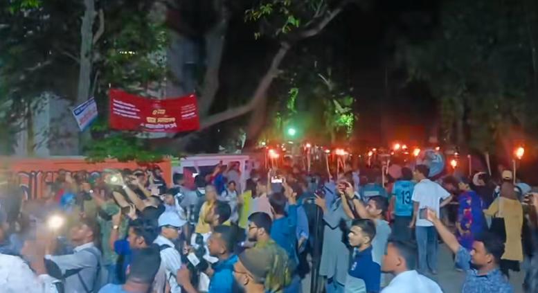 ঢাবিতে ফের বাম মিছিলে উত্তেজনা, ‘শাহবাগী, শাহবাগী’ দুয়োধ্বনি