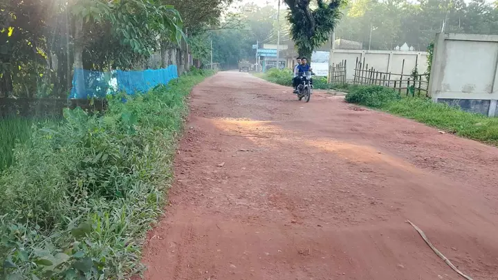 ওসমানীনগরে দুই সড়কের কাজ ফেলে উধাও ঠিকাদার, দুর্ভোগে মানুষ