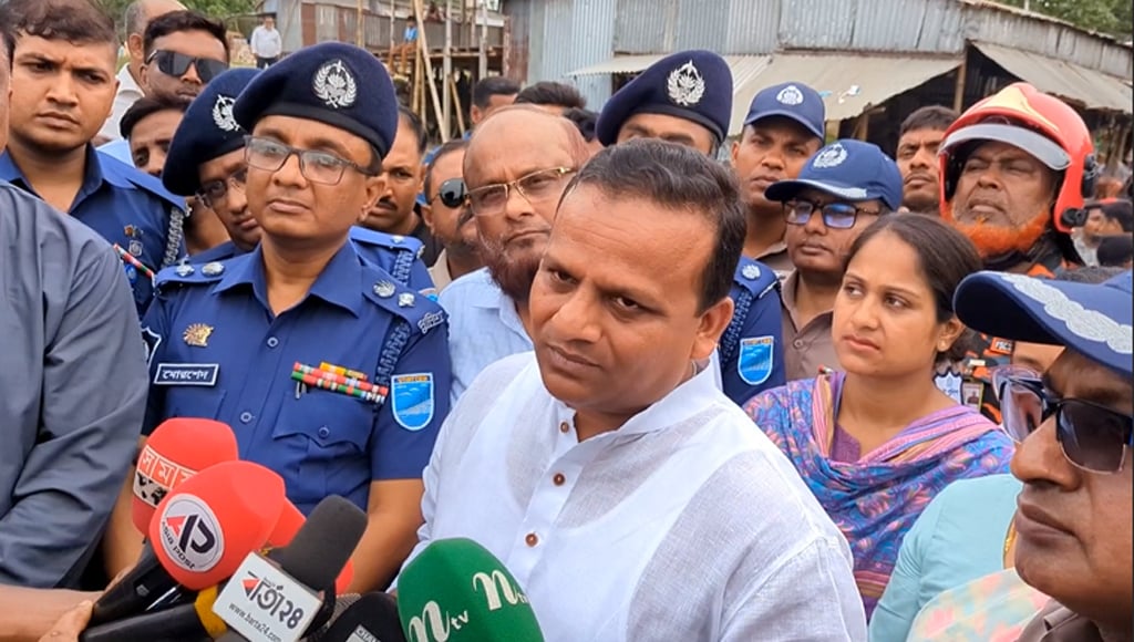 দৌলতদিয়ায় বাসডুবির ঘটনায় দুই তদন্ত কমিটি গঠন: নৌ প্রতিমন্ত্রী