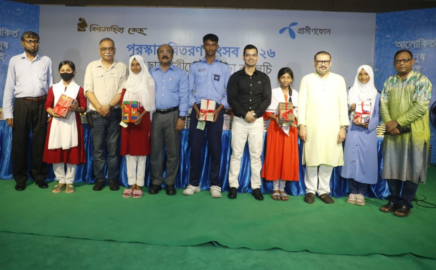 বইপড়ায় কৃতিত্ব, খুলনায় ৩ হাজারের বেশি শিক্ষার্থী পেল পুরস্কার