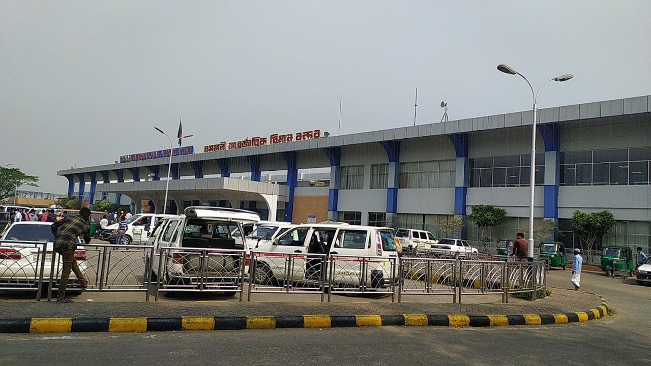 ওসমানী বিমানবন্দরে ১৭ কেজি সোনাসহ আটক ২
