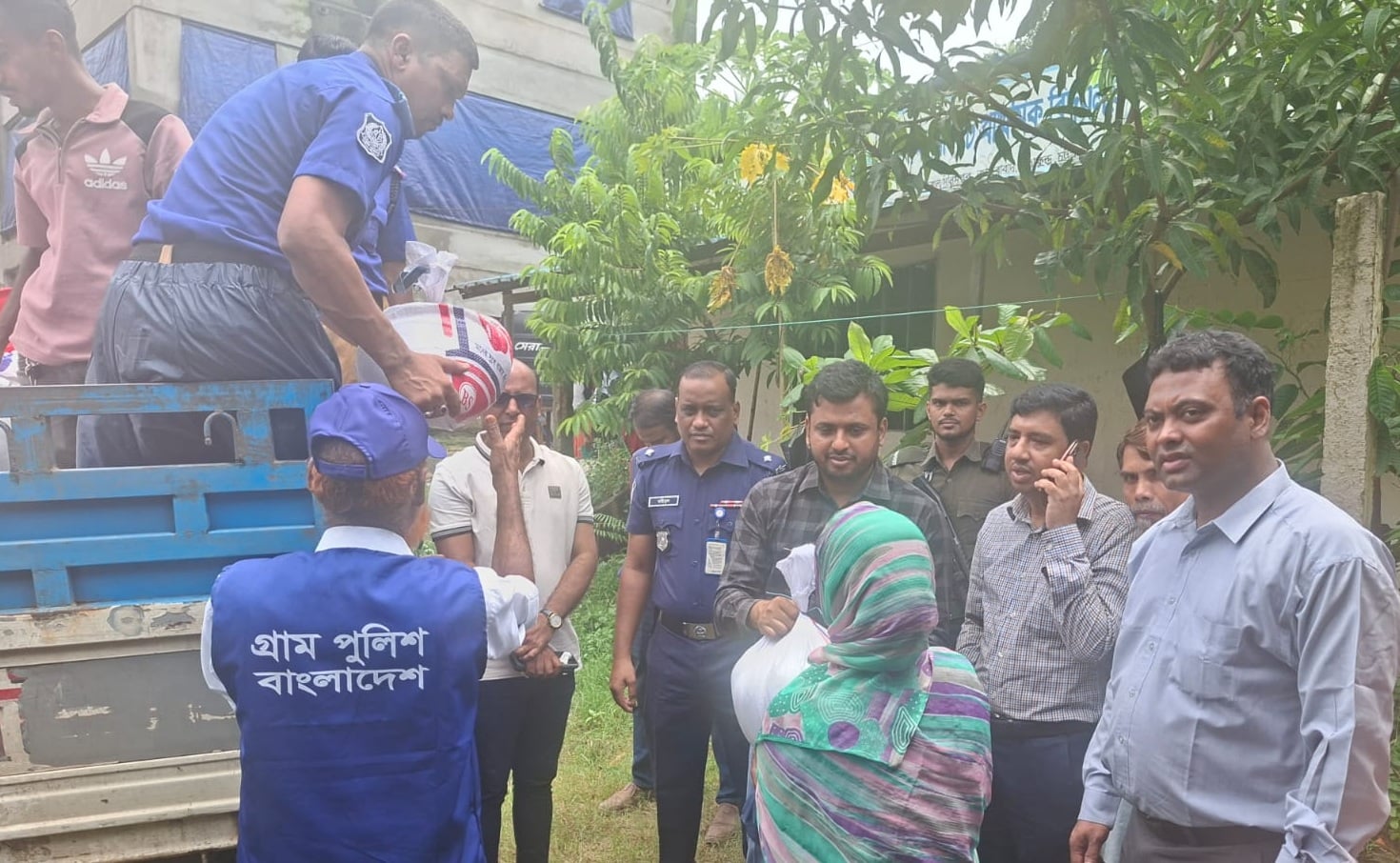 সীতাকুণ্ডে ত্রাণ নিয়ে ছুটছে প্রশাসন