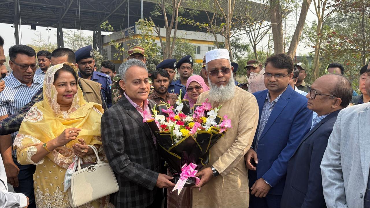 ঈদযাত্রা নির্বিঘ্ন করতে প্রস্তুতির নির্দেশ সড়ক পরিবহন ও সেতু মন্ত্রীর