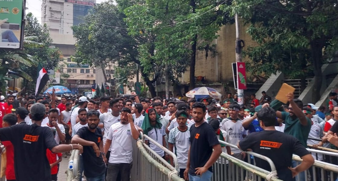 ফুটবল উৎসবে মুখরিত জাতীয় স্টেডিয়াম