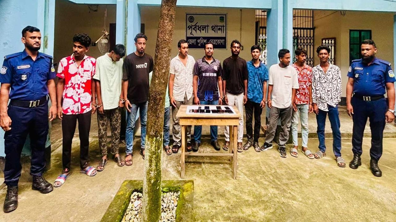 পূর্বধলায় নিষিদ্ধ ছাত্রলীগের মিছিল, আটক ১৪