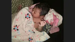 জন্মের পরই অনিশ্চিত জীবন, ড্রেনের পাশে মিলল নবজাতক কন্যা