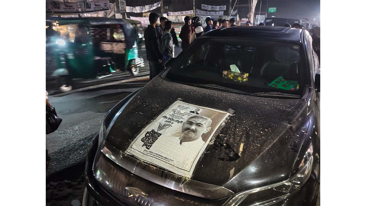 লক্ষ্মীপুরে এ্যানির ব্যক্তিগত সহকারী ১৫ লাখ টাকাসহ আটক