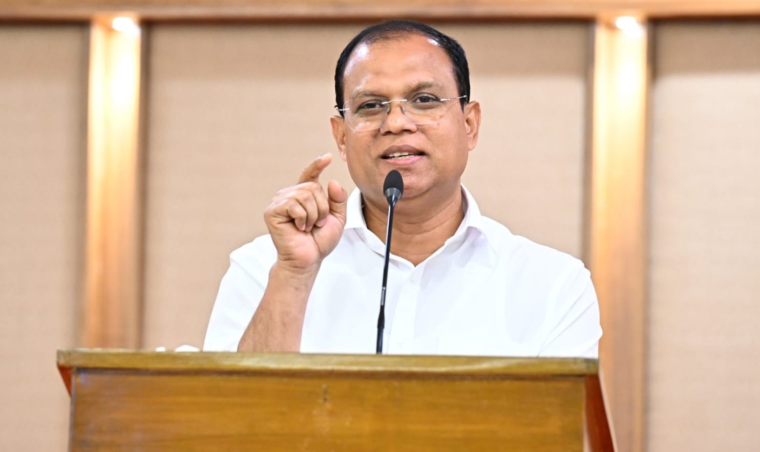 ফটোকার্ড ও খণ্ডিত বক্তব্য প্রচার থেকে বিরত থাকতে হবে