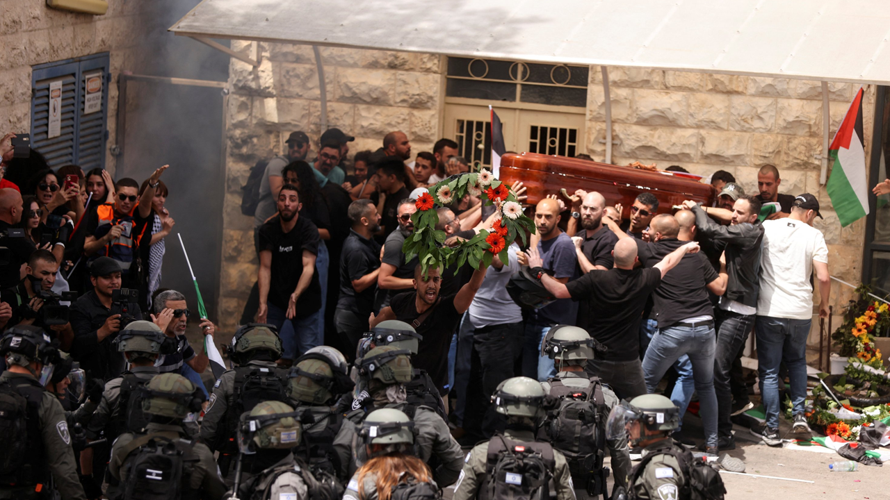 পশ্চিম তীরে জানাজায় ইসরাইলের হামলা
