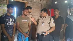 ঈশ্বরদীতে মাদক সেবনকালে তাঁতীদল নেতা আটক, ভাড়াটিয়া গ্রেপ্তার