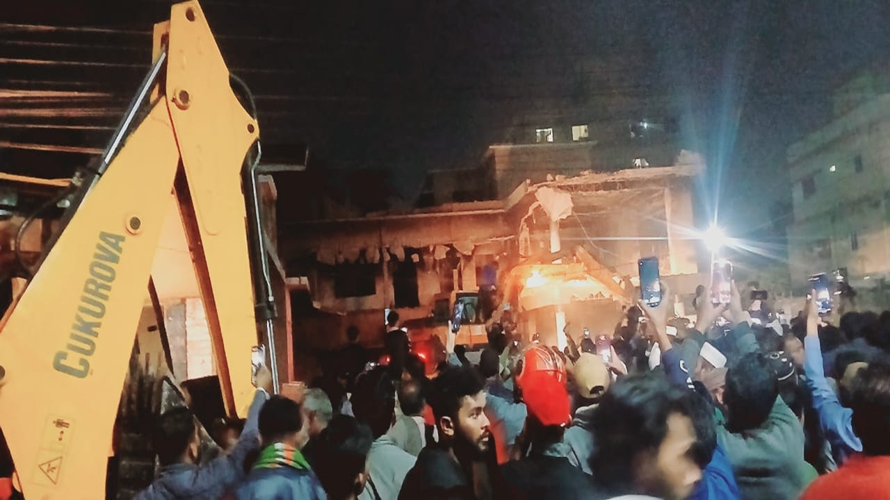 গুঁড়িয়ে দেয়া হলো ‘হাসিনার দ্বিতীয় কেবলা’