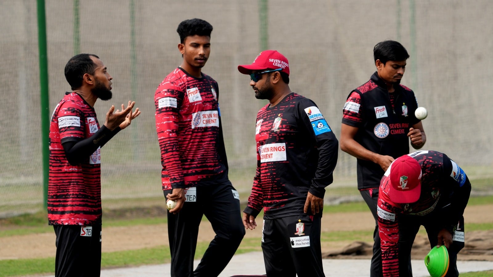 ফাইনালে ওঠার লড়াই শুরু আজ