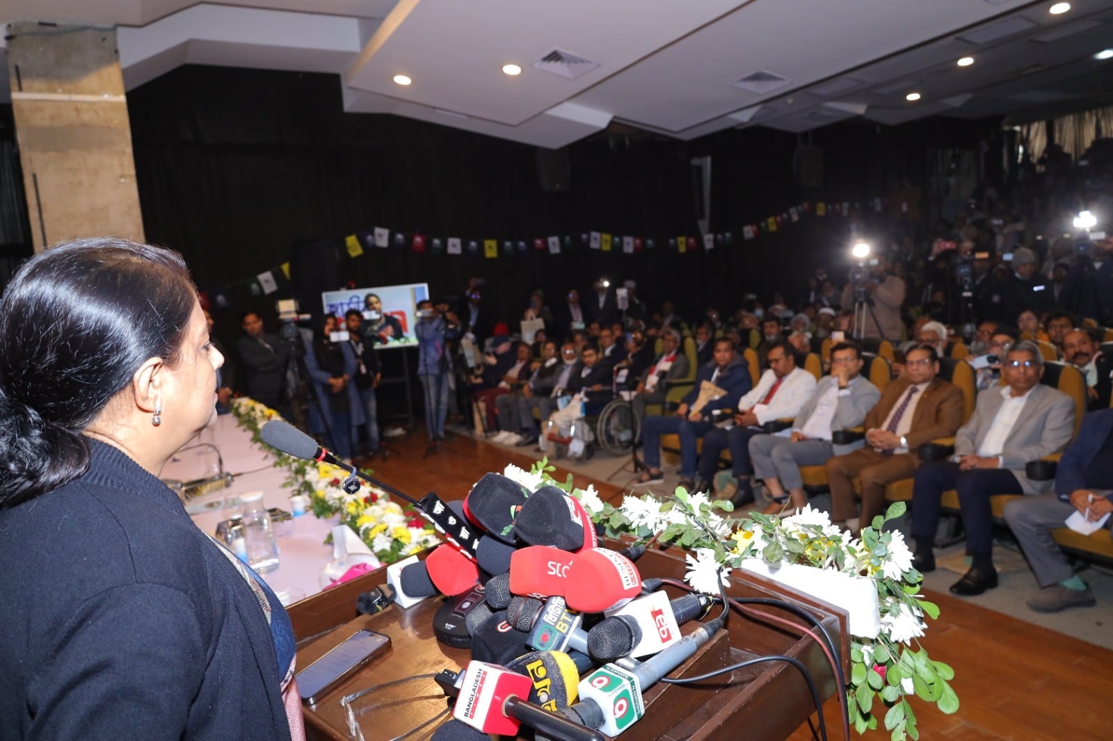 সরকার যে কোনো বিষয়ে জবাবদিহি করতে প্রস্তুত আছে: পরিবেশ উপদেষ্টা