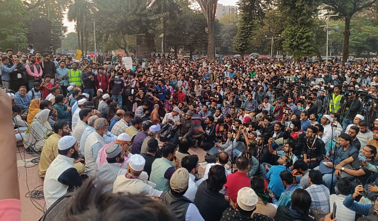 হাদি ইস্যুতে সর্বদলীয় প্রতিরোধ সভায় বিএনপি ছিল না কেনো