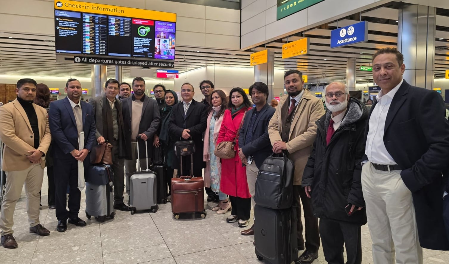 ছবিতে দেখে নিন- তারেক রহমানের সঙ্গে কারা আসছেন