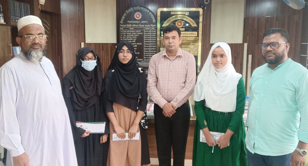 জুলাই বিপ্লব বর্ষপূর্তিতে রচনা প্রতিযোগিতায় সেরা ৩ ছাত্রী