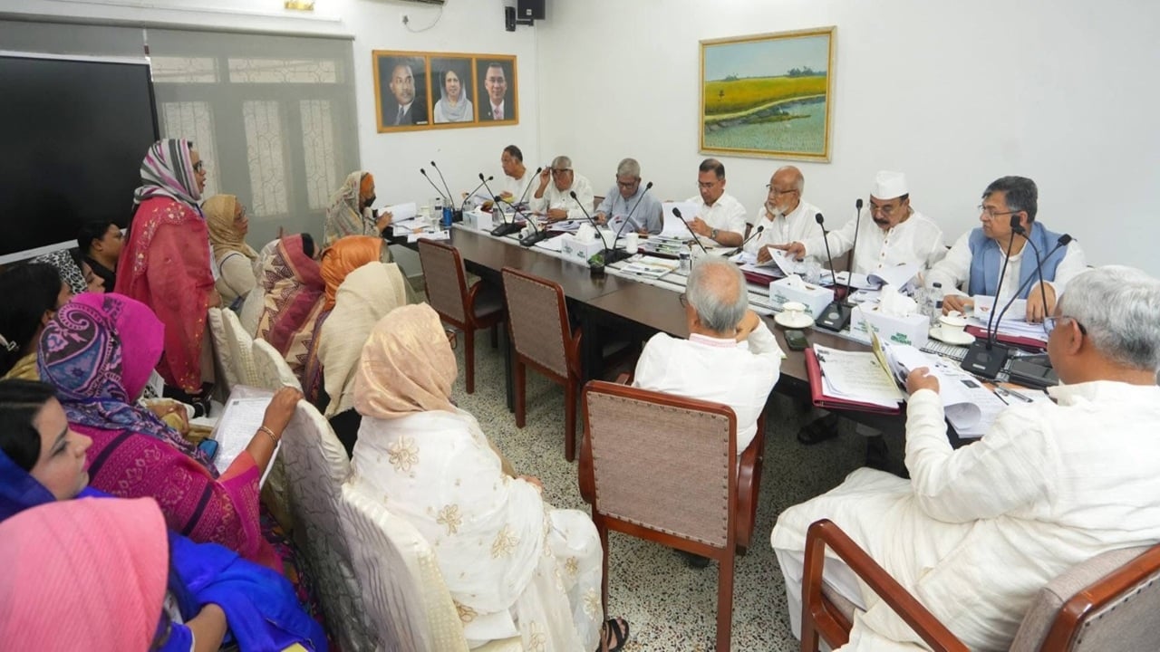 পাঁচ বিভাগের ৩৭৮ নারী প্রার্থীর সাক্ষাৎকার নিল বিএনপি