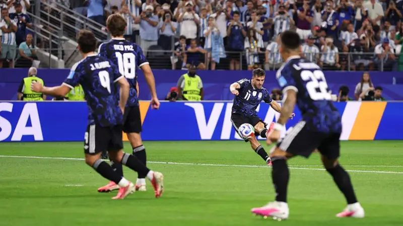 লো সেলসোর জাদুকরী ফ্রি-কিক