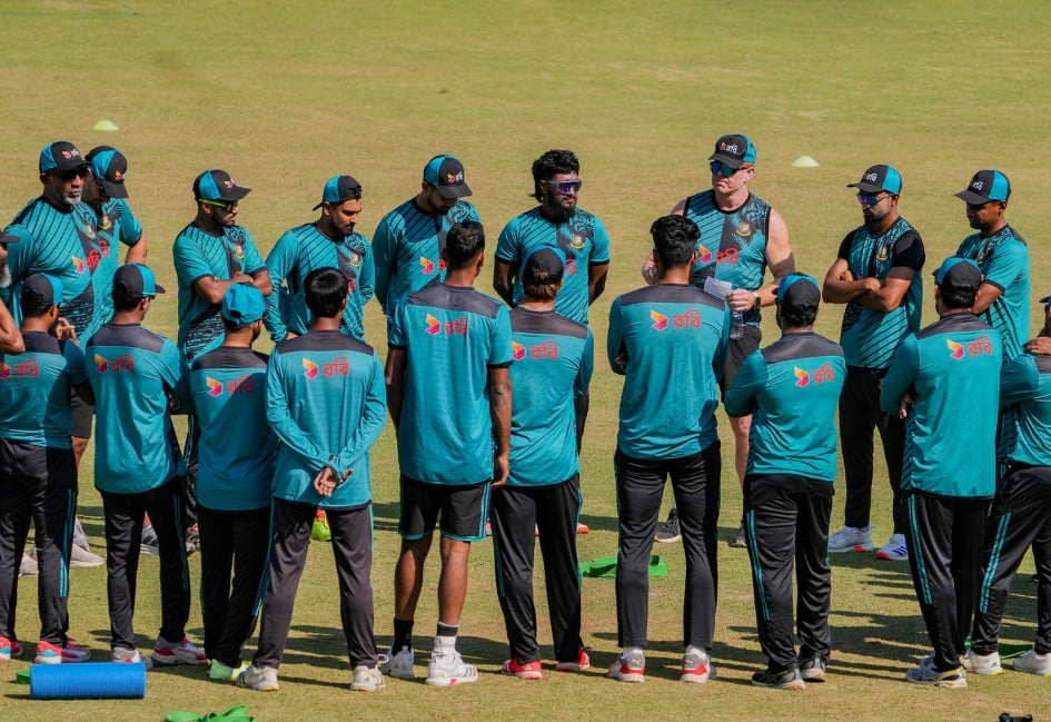 যে জিতবে সিরিজের ট্রফি তার