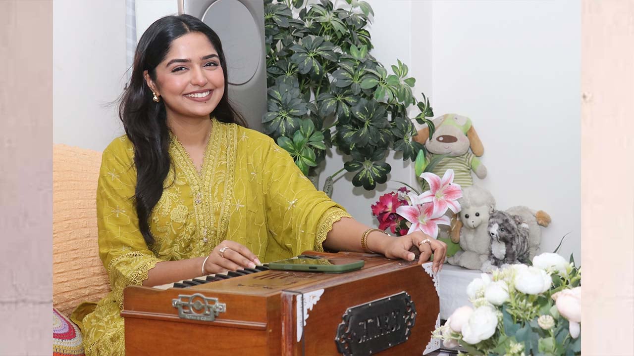 হিমির নীরব সুরচর্চা