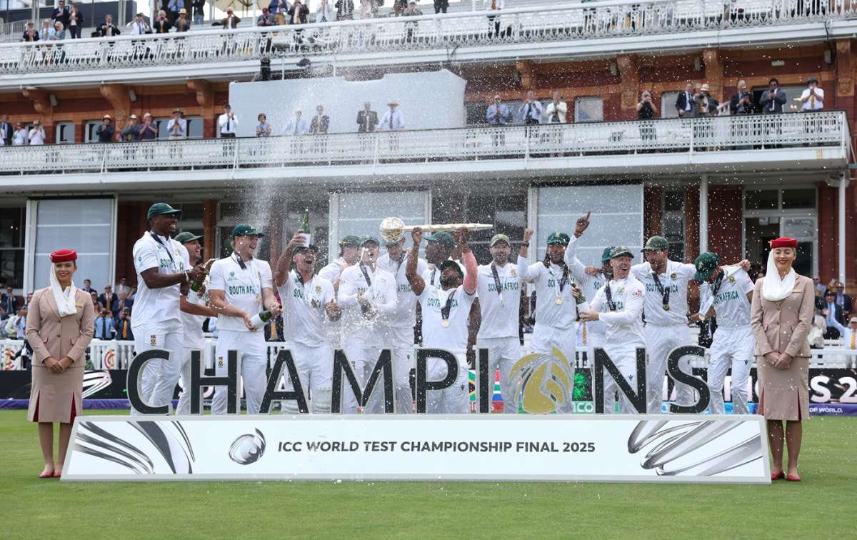 তারা হাসলেন, কাঁদলেন, আনন্দে ভাসলেন