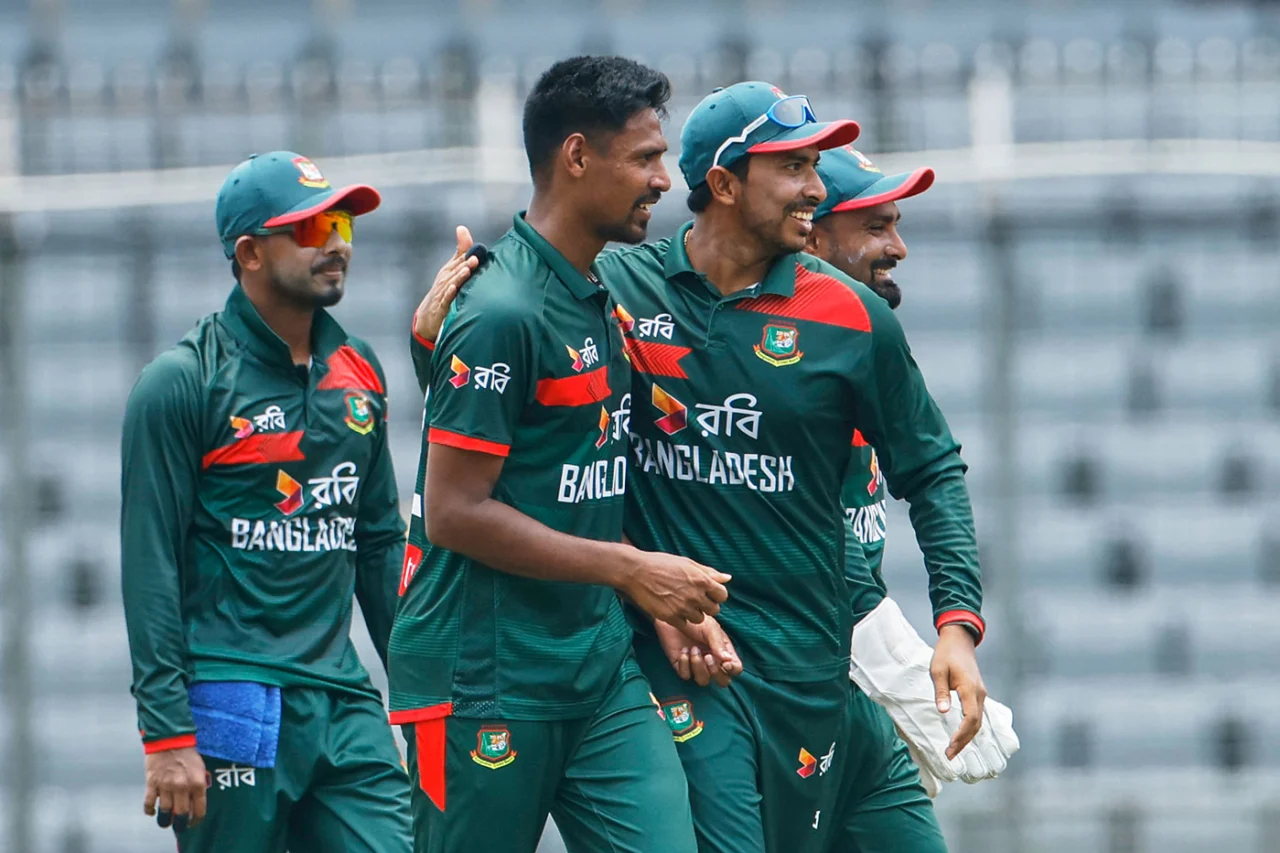 দুই কোটি টাকা বোনাস পাচ্ছে ক্রিকেট দল