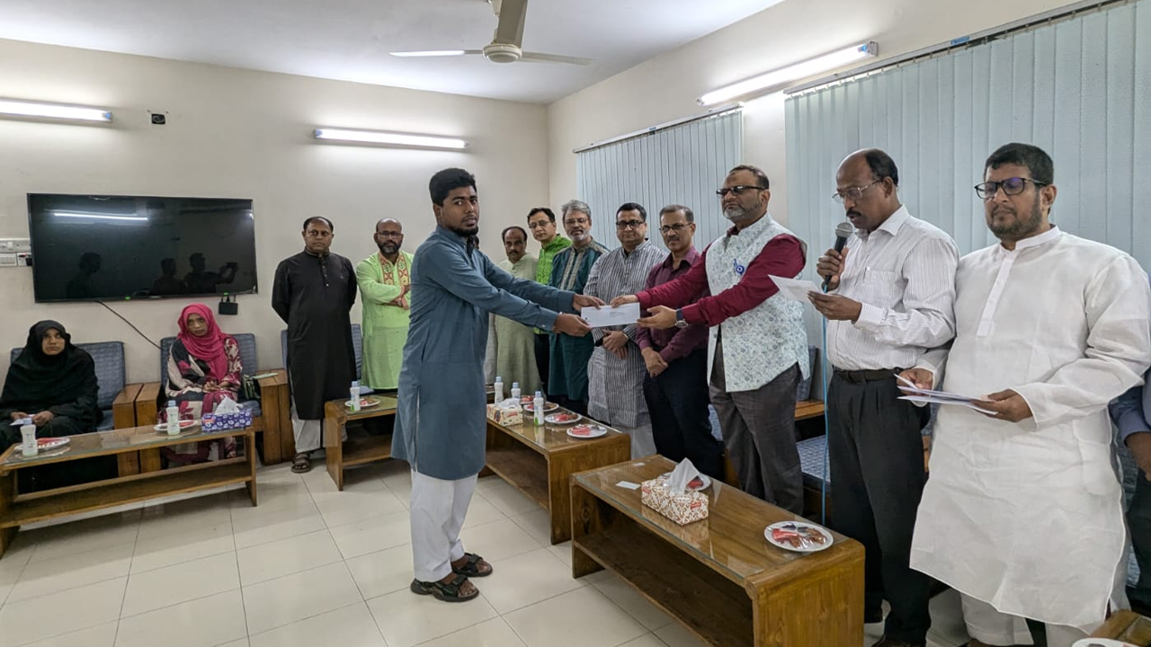 গণঅভ্যুত্থানে আহত ঢাবি শিক্ষার্থীদের পাশে সাদা দল