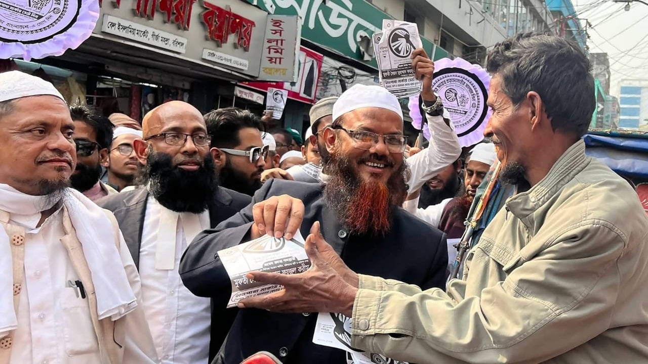 প্রথমদিন সারা দেশে উৎসবমুখর প্রচারে হাতপাখার প্রার্থীরা