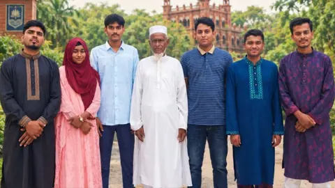 এক বাবার ৬ সন্তান ঢাকা বিশ্ববিদ্যালয়ে, ছায়েদ উল্লাহর স্বপ্নপূরণের গল্প