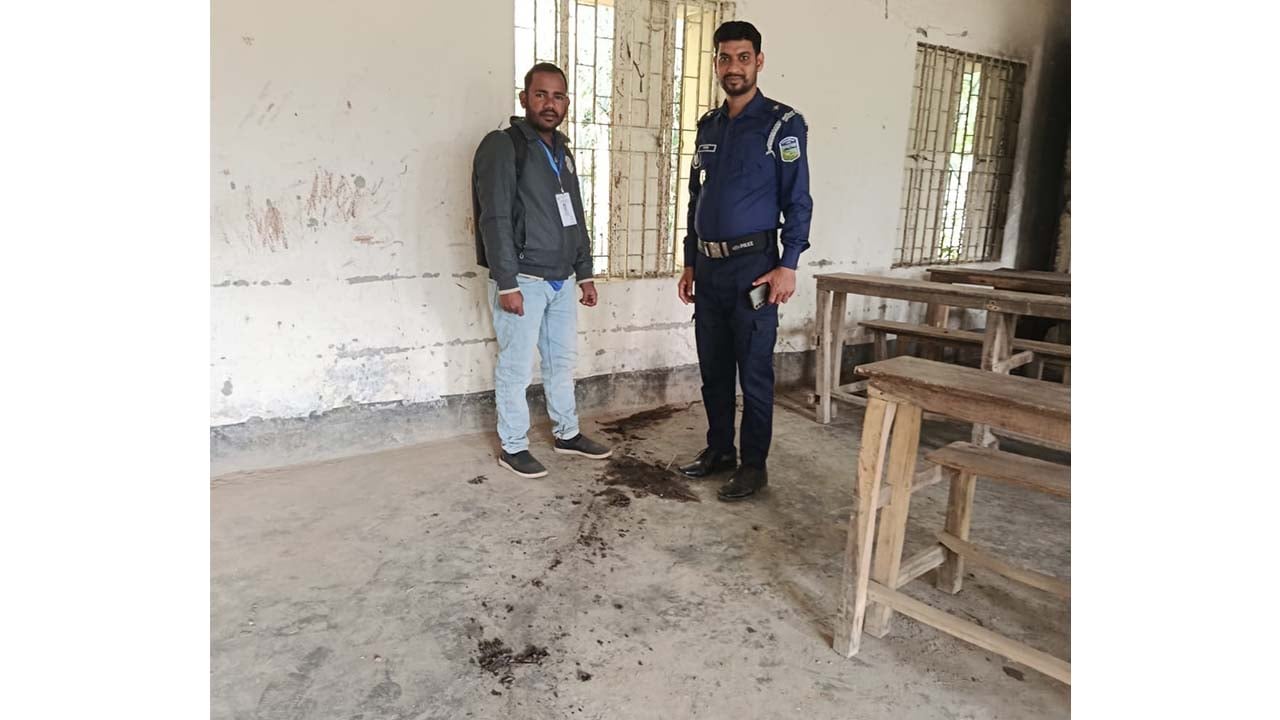 কেন্দুয়ায় ভোটকক্ষের ভবনে নাশকতার চেষ্টা