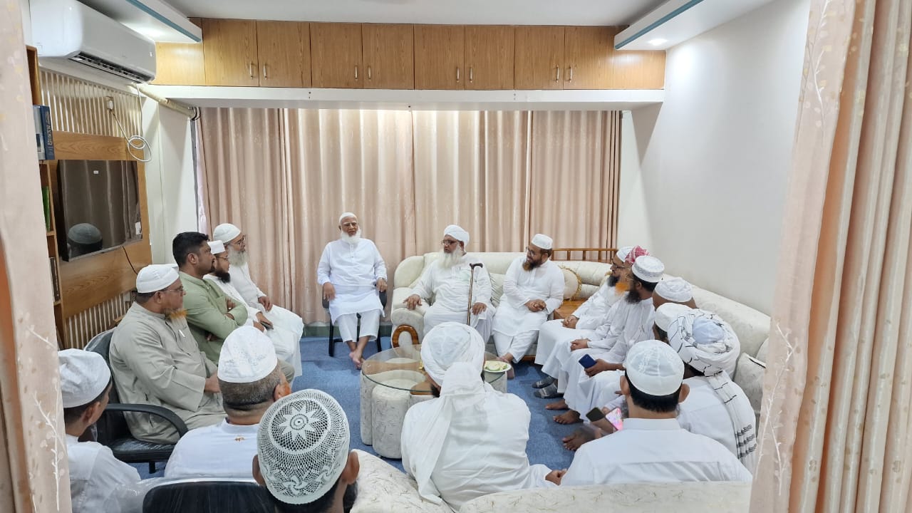 জামায়াত আমিরকে দেখতে বাসায় বিভিন্ন ইসলামী দলের নেতারা