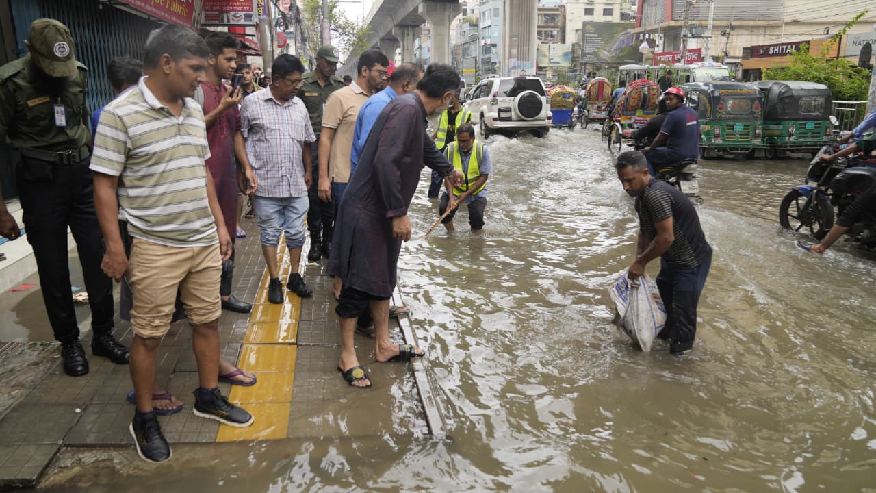 মিরপুরের জলাবদ্ধতায় ক্ষুব্ধ ডিএনসিসি প্রশাসক