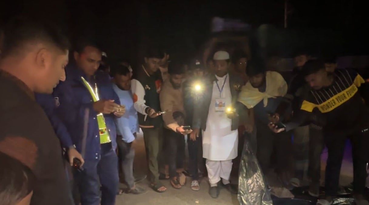 ফেনীতে ট্রাকচাপায় ৩ মোটরসাইকেল আরোহী নিহত