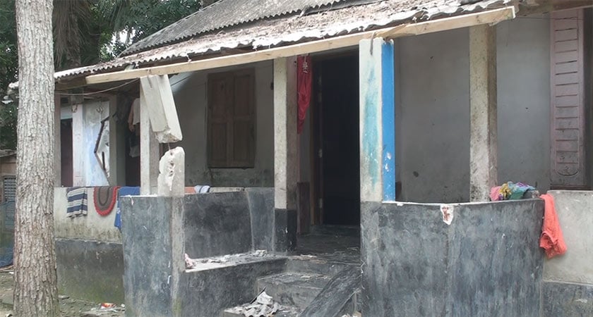 আ.লীগ নেতার সন্ত্রাসী বাহিনীর তাণ্ডবে অর্ধশতাধিক পরিবারের পুরুষ গ্রামছাড়া