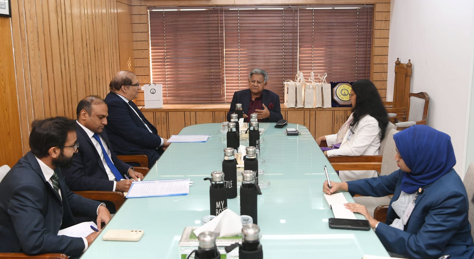 নৌপরিবহন উপদেষ্টার সঙ্গে পাকিস্তানের হাইকমিশনারের সাক্ষাৎ