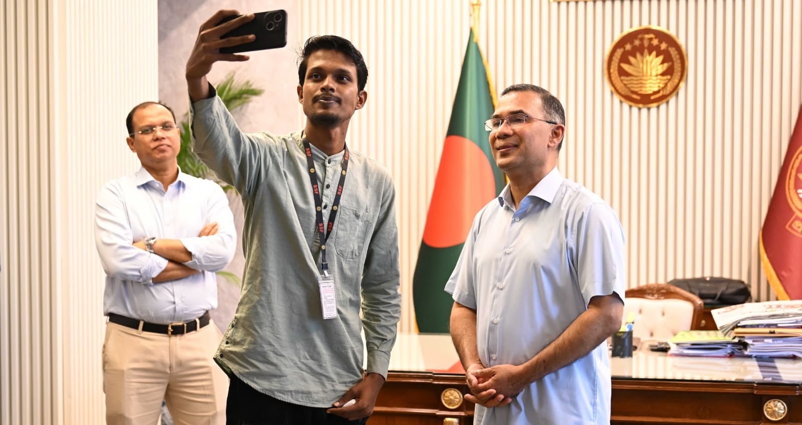 প্রধানমন্ত্রীর সঙ্গে সাক্ষাৎ করে স্বপ্নপূরণ নিরাপত্তাকর্মী রাকিবের