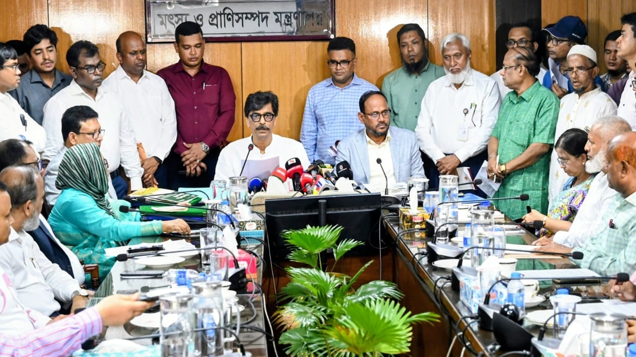 খামারি পর্যায়ে দেয়া হবে এভিয়ান ফ্লু ও গোটপক্সের ভ্যাকসিন: প্রাণিসম্পদমন্ত্রী