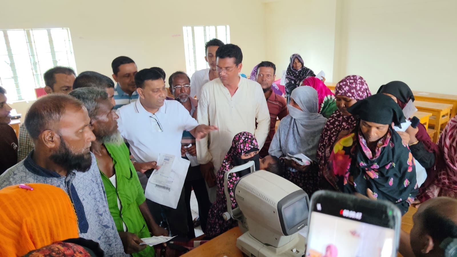 কয়রায় ৫০০ অসহায় মানুষের চোখে আলো ফেরানোর উদ্যোগ