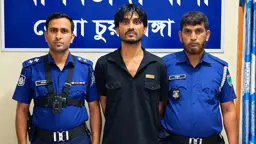 চুয়াডাঙ্গায় ২৭ মামলার আসামি গ্রেপ্তার, উদ্ধার ছয় ধরনের অস্ত্র