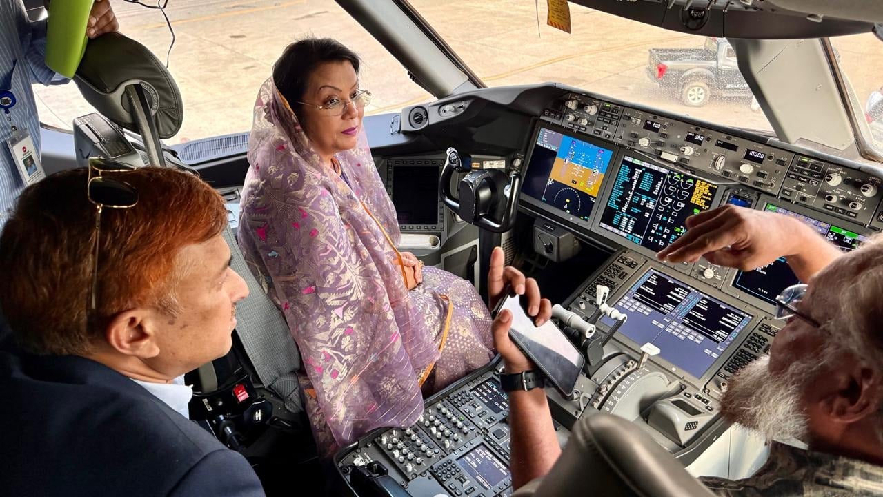 শাহজালাল বিমানবন্দরে আকস্মিক পরিদর্শনে বিমানমন্ত্রী