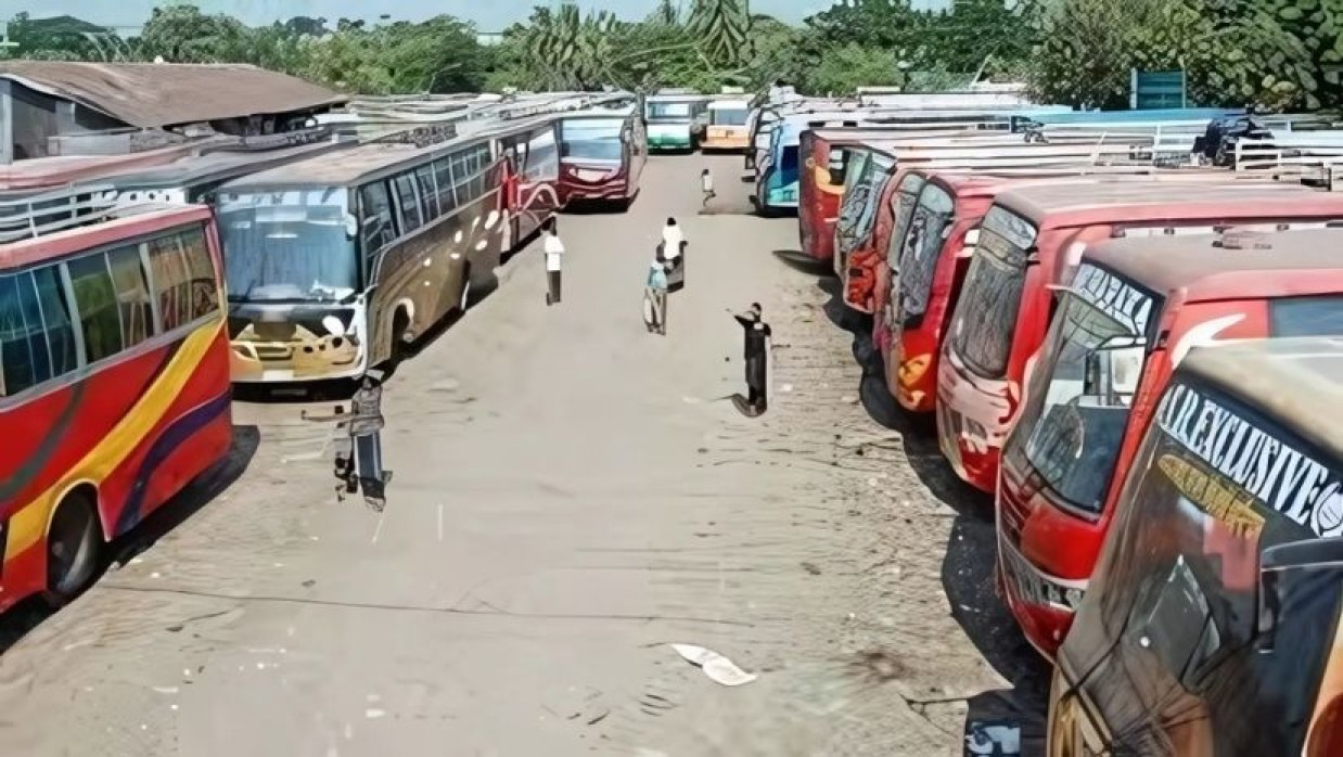 ঢাকার সঙ্গে ৩ জেলার বাস চলাচল বন্ধ, যাত্রীরা ভোগান্তিতে
