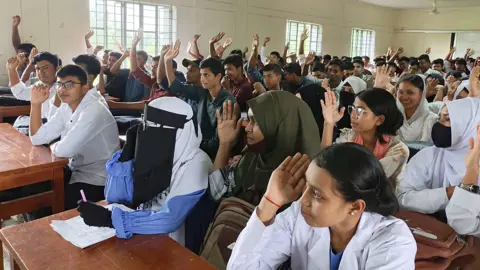 ‘যে মুখে ডাকি মা, সে মুখে মাদক না’—শিক্ষার্থীদের শপথ
