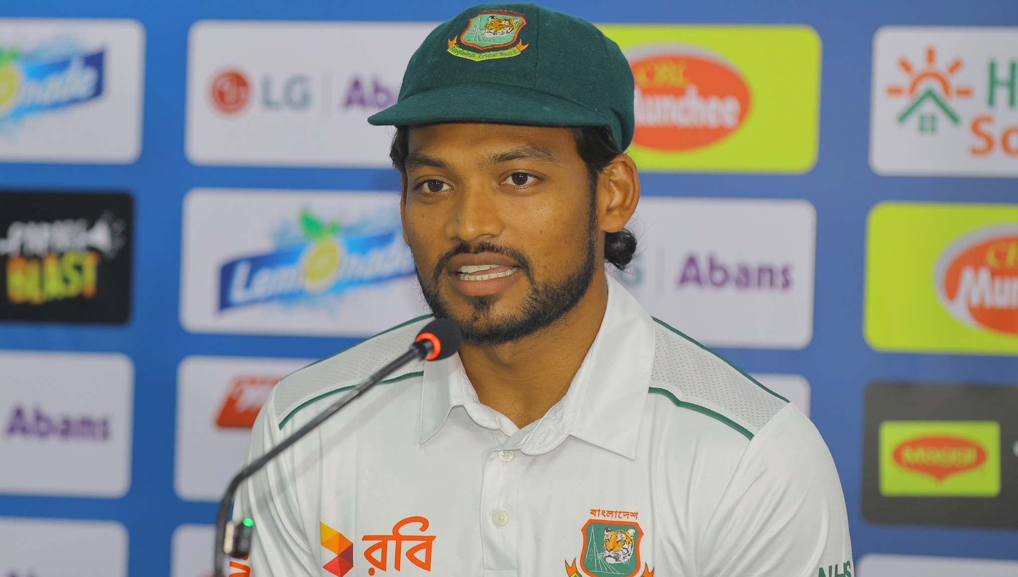 শান্তর প্রশংসায় পঞ্চমুখ মুশফিক