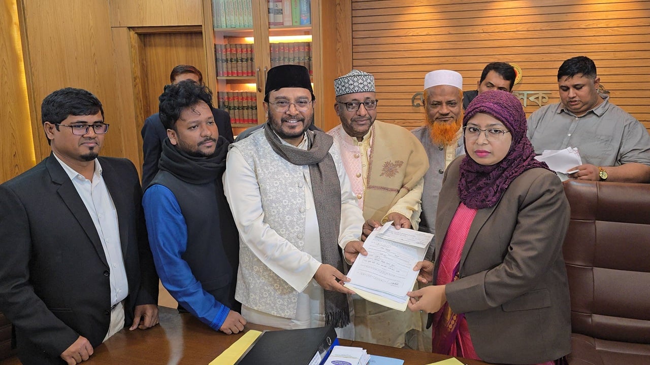 ফেনী-২ আসনে মনোনয়ন জমা দিলেন এবি পার্টির মঞ্জু