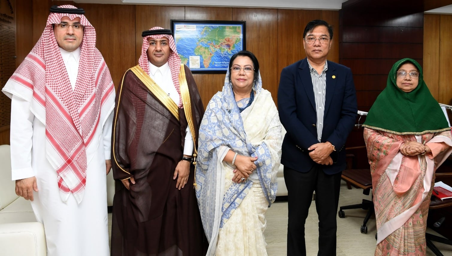 হজ ফ্লাইটের কর-চার্জ কমাতে বাংলাদেশকে সৌদির সহযোগিতার আশ্বাস