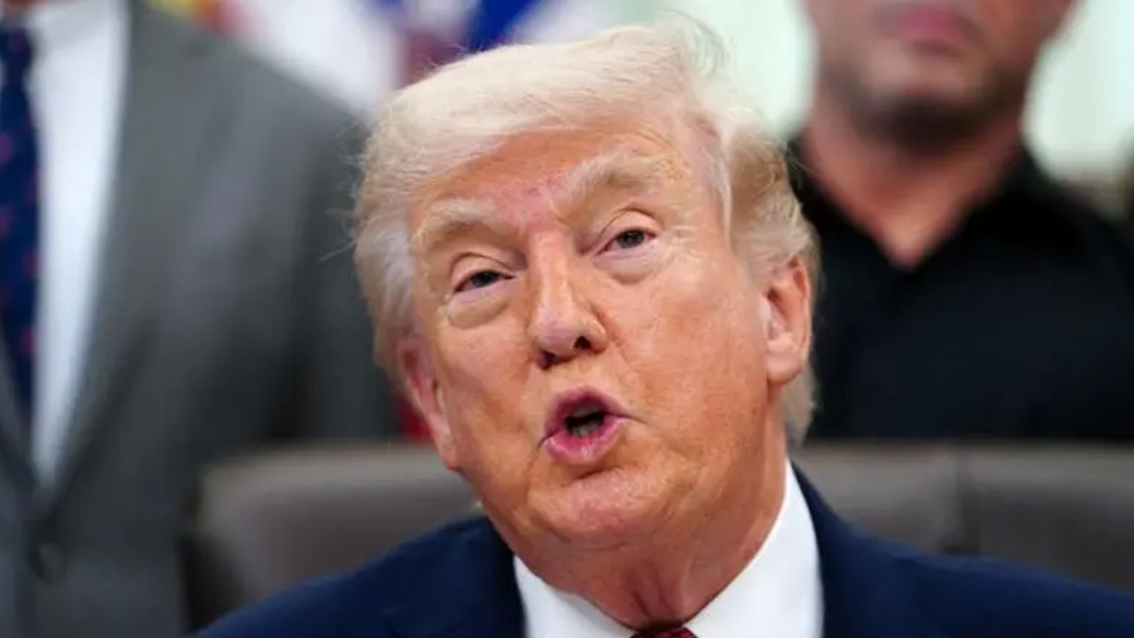 হরমুজ প্রণালি সম্পূর্ণ নিয়ন্ত্রণে নেওয়ার দাবি ট্রাম্পের